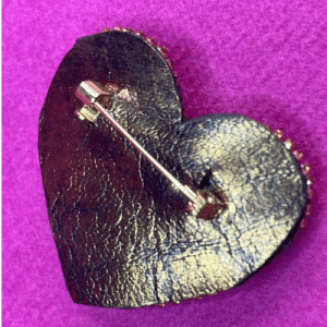 La Broche Audacieuse Dorée